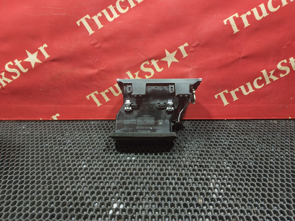 Дефлектор воздуховода правый 2024г