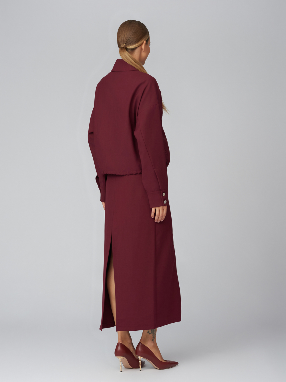 Женский бордовый бомбер на молнии