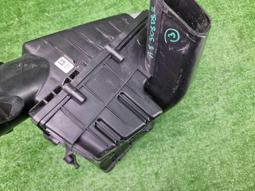 Корпус воздушного фильтра Volvo XC40 (2017-2022)