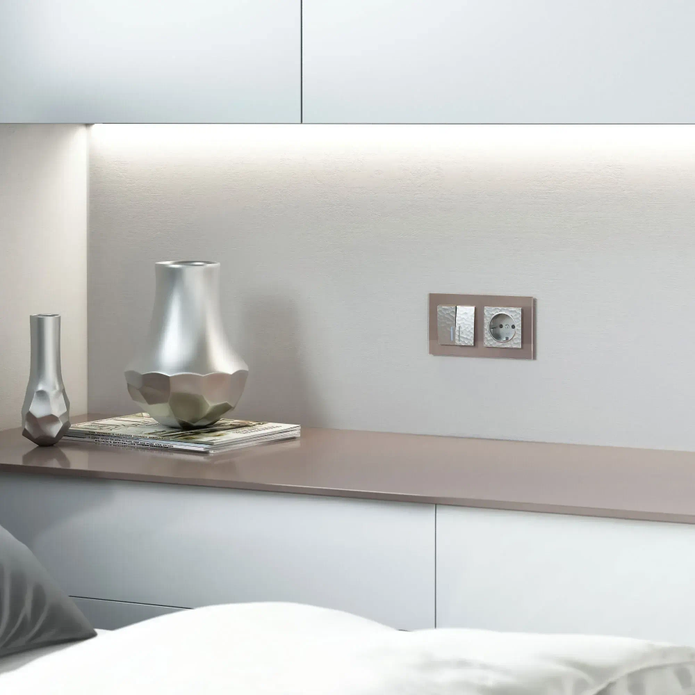 Рамка на 2 поста Favorit (латте, стекло) W0021142