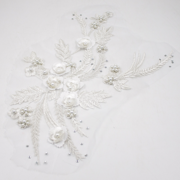 Аппликация лейса 3D на сетке 35*25 см белая