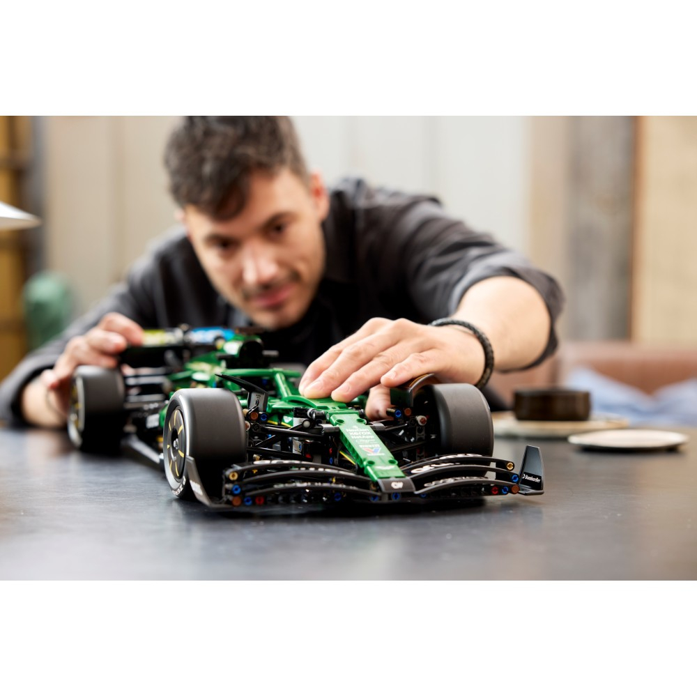 Конструктор LEGO Technic Aston Martin Aramco AMR 4224025 — фото 11