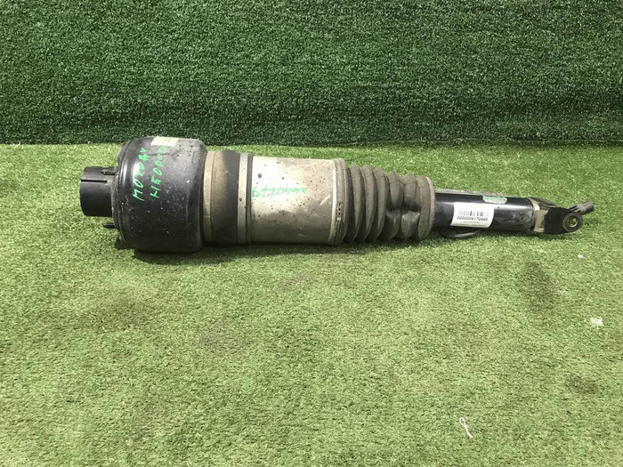 Стойка пневматическая передняя правая Mercedes Е W211 (2002-2009)