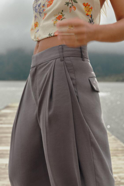 ZARA БРЮКИ С ДВОЙНЫМИ ЗАЩИПАМИ И КЛАПАНАМИ, ТЕМНО-СЕРЫЙ