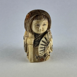 Статуэтка нэцкэ Девушка с веером