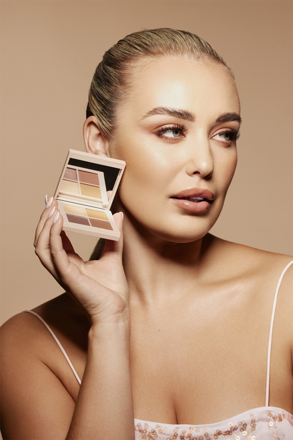 SOSU Cosmetics Eyeshadow Quad - Палетка теней для век оттенок Nude, 4 g