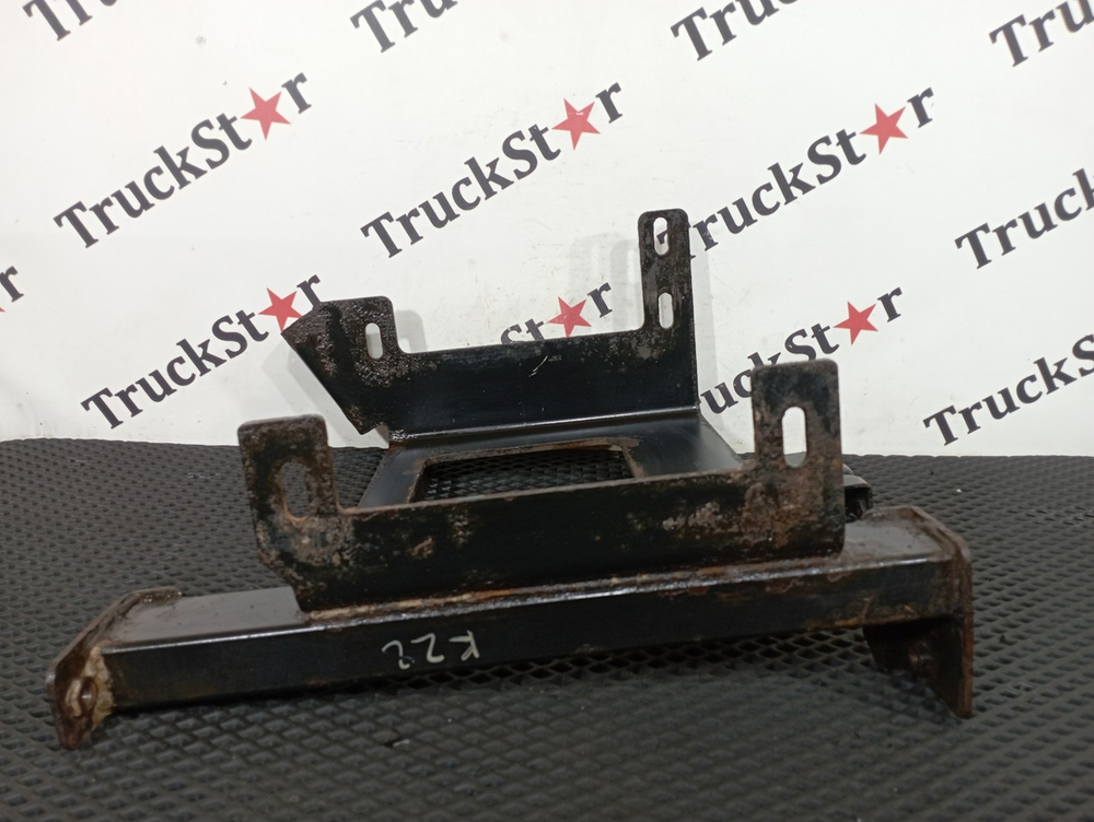 Кронштейн корпуса подножек правый 2017г