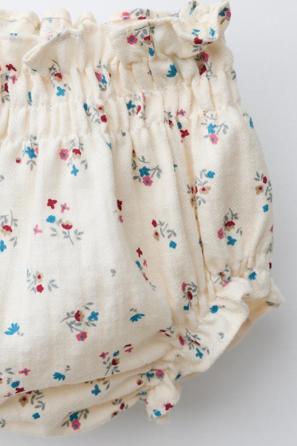 ZARA ТРУСЫ С ЦВЕТОЧНЫМ ПРИНТОМ, ЭКРЮ