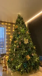 Елка с гирляндой встроенной «Юлия» (Литая хвоя) 215 см / 2,15 м