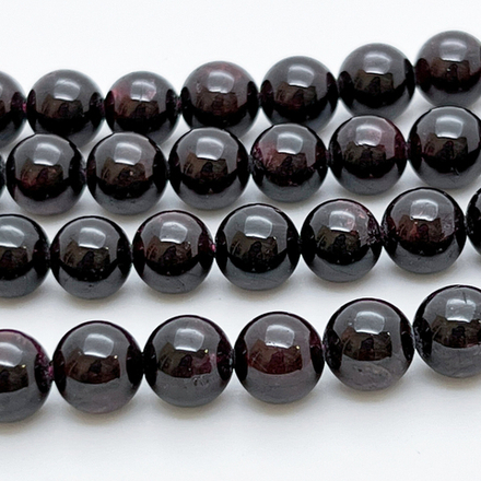 Гранат альмандин бусины, размер около 7,9-8,1 мм, цена за 12 шт (1/4 нити)
