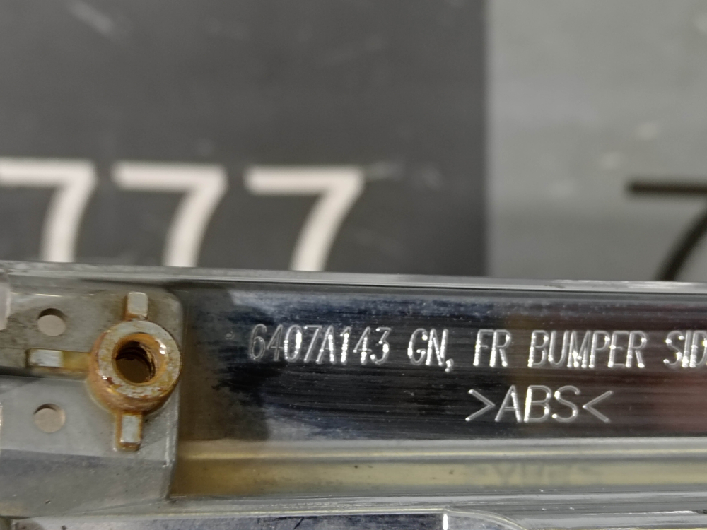 Накладка переднего бампера левая Mitsubishi Outlander 3 15-23 Б/У Оригинал 6407A143