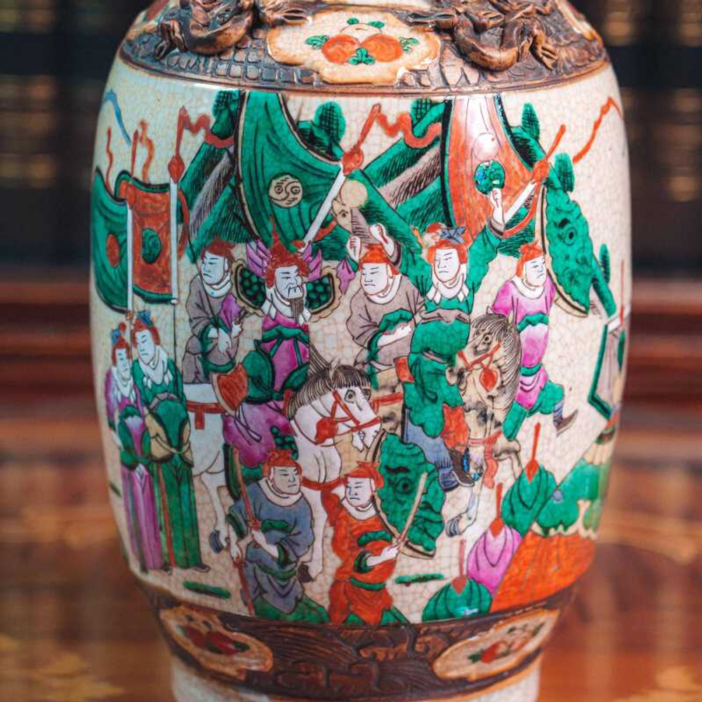 Ваза с батальными сценами