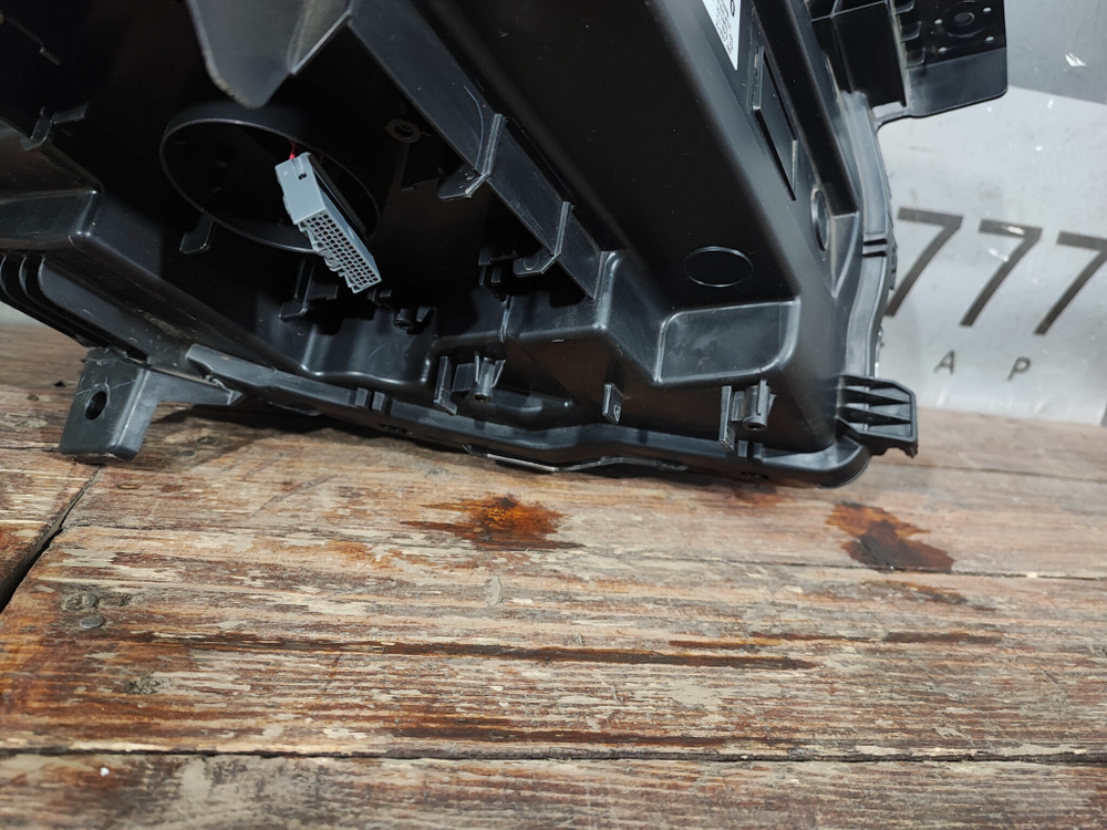 Фара левая LED Geely Tugella 19-нв Б/У Оригинал 7051026800