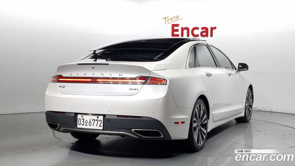Lincoln New MKZ Hybrid (10.2019)