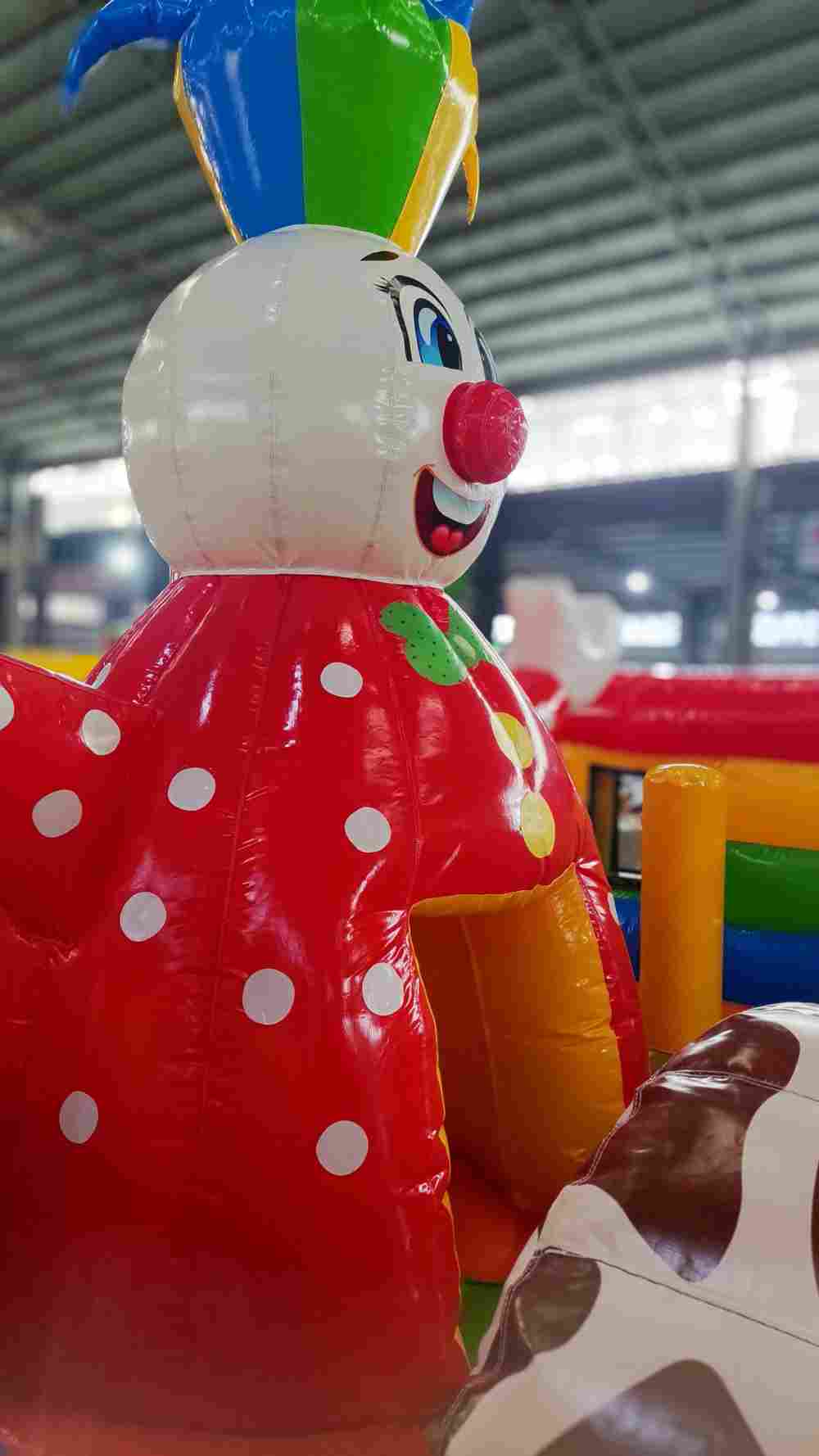 Коммерческий надувной батут «В гостях у павлина» 8*6*5 м