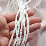 12825 Перламутр белый, шайба, 4х2 мм, нить 19 см