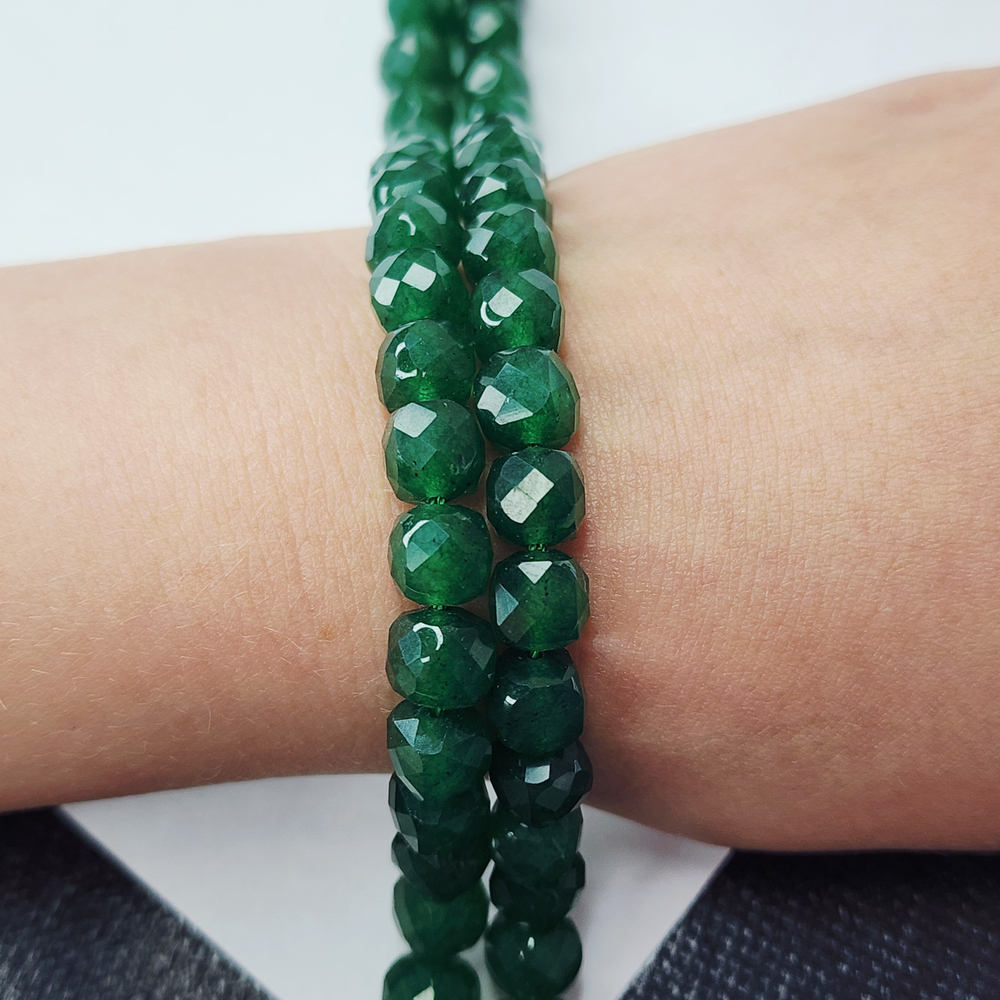 Изумрудный кварц, бусины куб, р-р примерно 6.5мм, красивая огранка