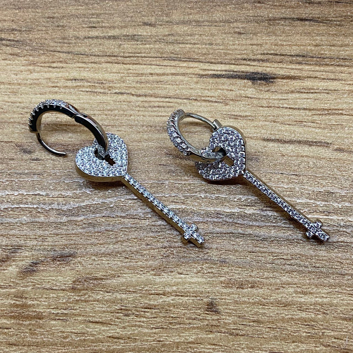 Серьги кольца Ключ с сердцем циркон металл серебристый