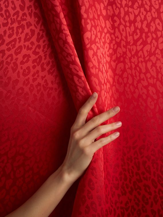 Ткань шелк Армани Жаккард, арт.1885, дизайн &quot;лео&quot;, красный алый