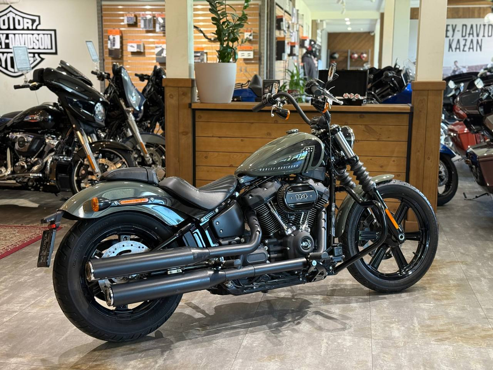 Harley-Davidson Street Bob (Deadwood Green)