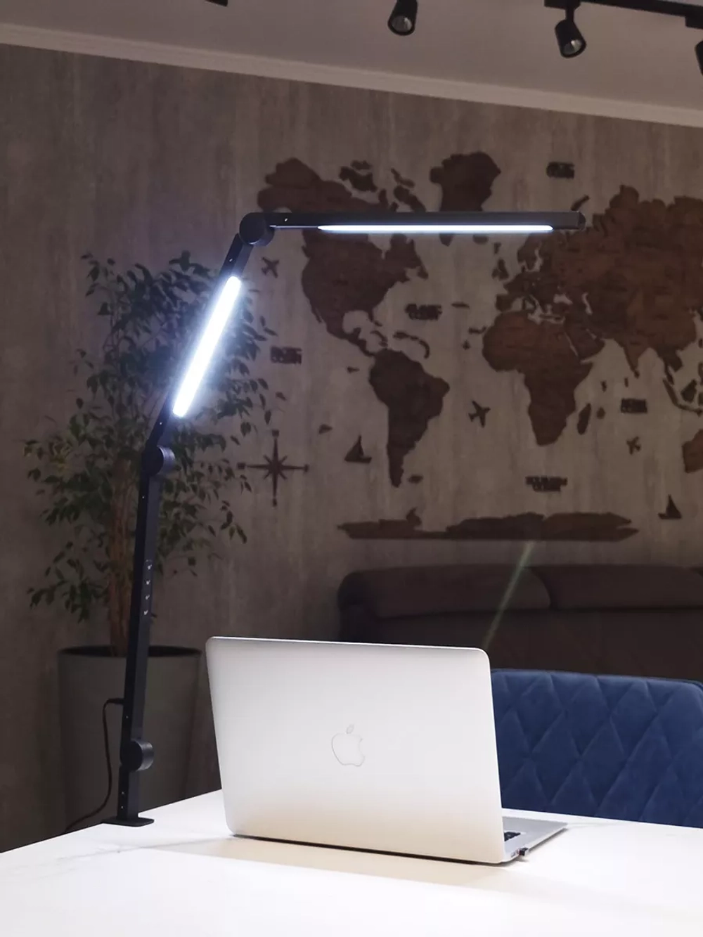 Светильник светодиодный настольный