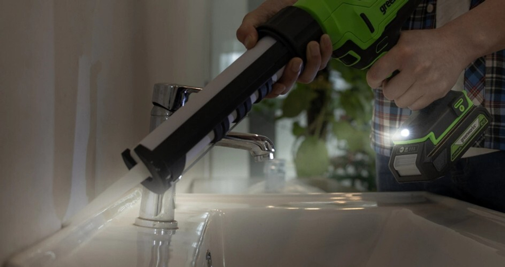 Пистолет для герметика аккумуляторный GREENWORKS G24CAU 24V, макс 310 мл, АКБ 2Ач и ЗУ 3501707UA