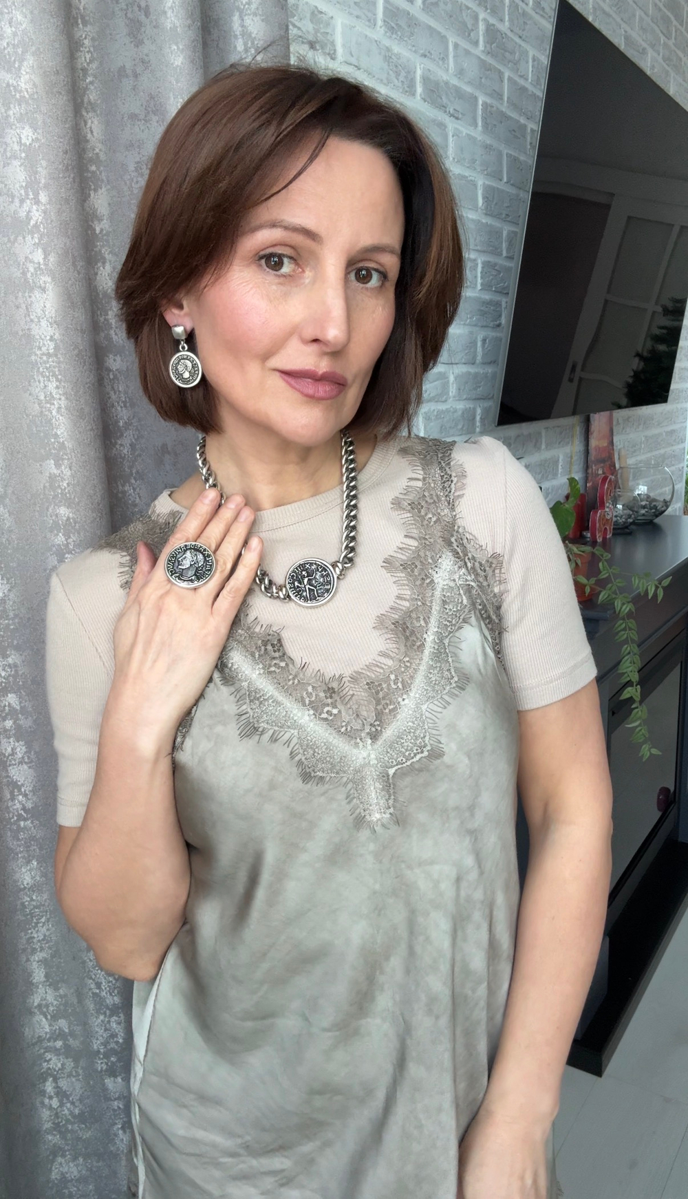 Кольцо большая монета с профилем римс.импер. Марка Авре́лия Севе́р Алекса́ндра, оттенок серебро