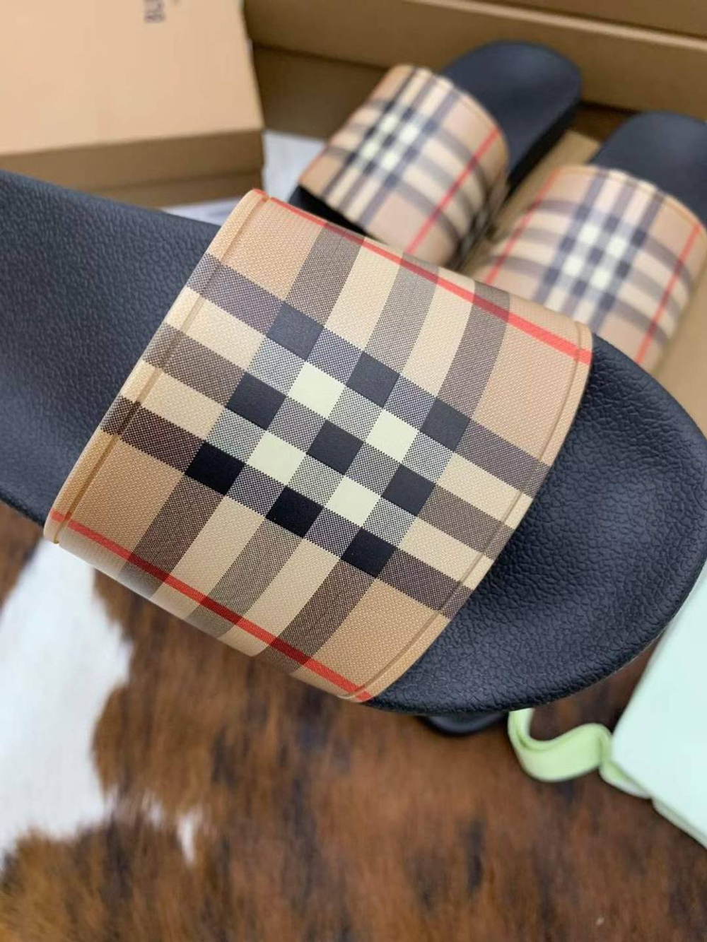 Шлепанцы Burberry