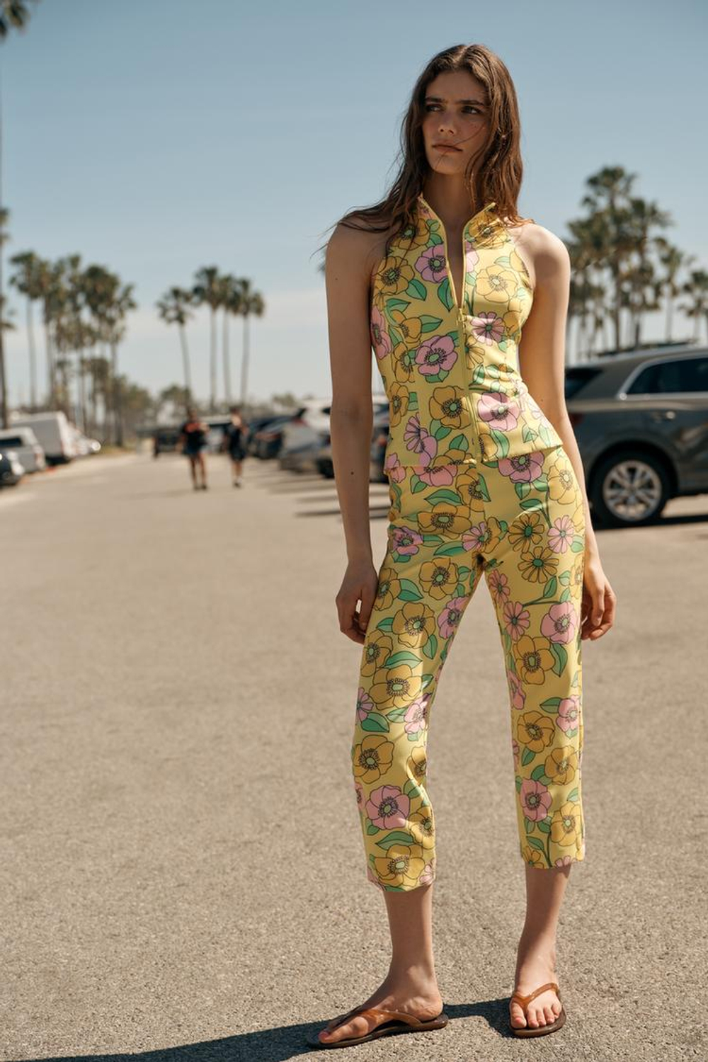 ZARA БРЮКИ КАПРИ С ЦВЕТОЧНЫМ ПРИНТОМ, РАЗНОЦВЕТНЫЙ