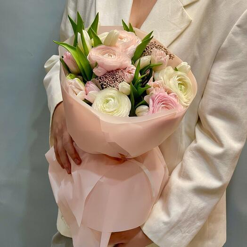 Авторский букет с ранункулюсами и пионовидными тюльпанами. Авторский букет 017 Chalet Green