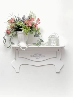 Полка-комодик с лепниной.