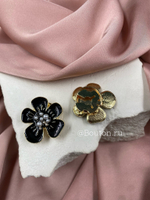 Накладка на пуговицу золотистая с черной эмалью в форме цветка с жемчугом (клипса)