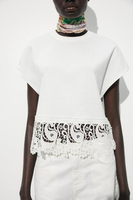 ZARA ФУТБОЛКА С ДЕТАЛЬЮ ИЗ ГИПЮРА, ЖЕЛТОВАТО-БЕЛЫЙ