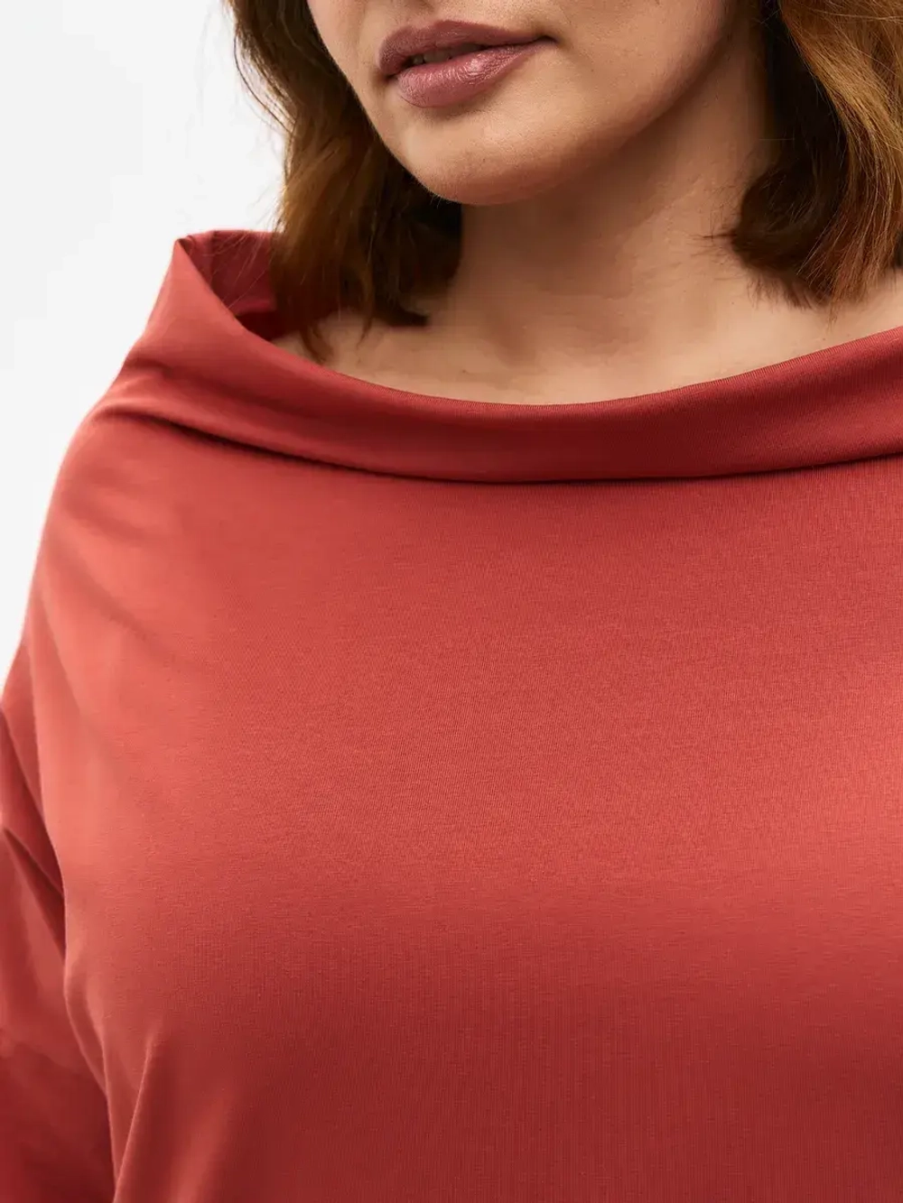 Лонгслив оверсайз с вырезом лодочка терракотовый