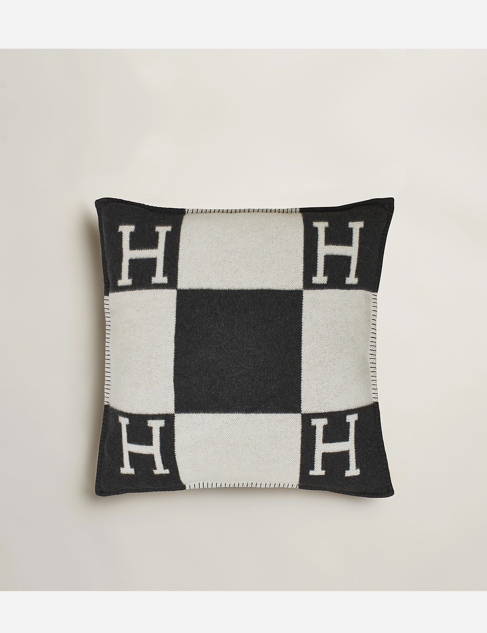 Подушка Hermes Avalon Dark Grey (H102669M 53)