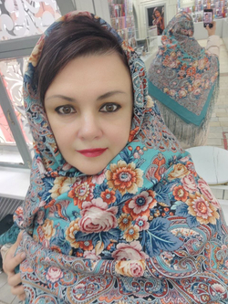 Платок из уплотненной шерстяной ткани с шелковой бахромой