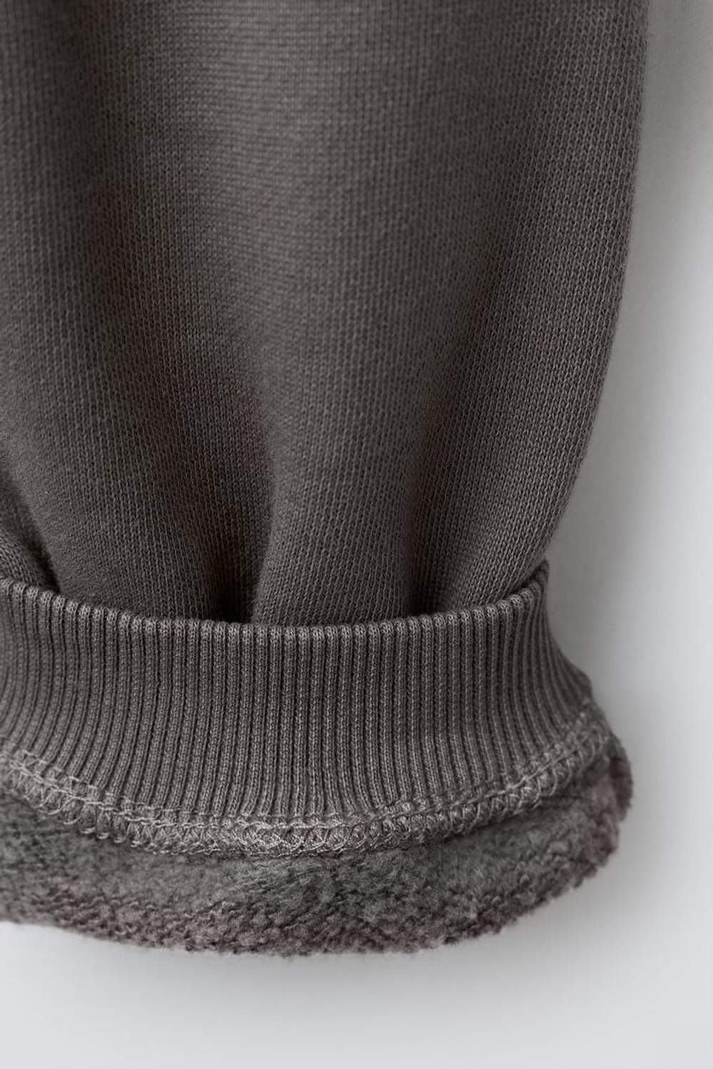 ZARA БРЮКИ-ДЖОГГЕРЫ GARMENT DYE С ДЕКОРАТИВНОЙ ОТСТРОЧКОЙ, СЕРЫЙ