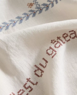 ZARA HOME СКАТЕРТЬ С ВЫШИВКОЙ, ЭКРЮ