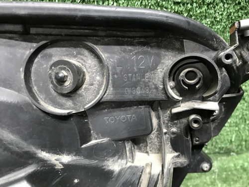 Фара левая Toyota Rav 4 CA40 (15-19) галоген