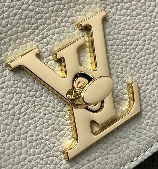 Сумка Louis Vuitton Lockme Ever BB зеленый
