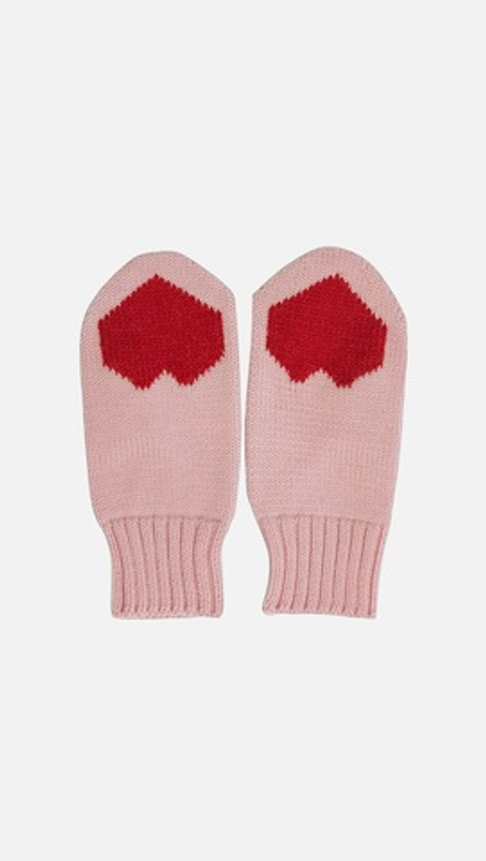 Розовые варежки с сердечками