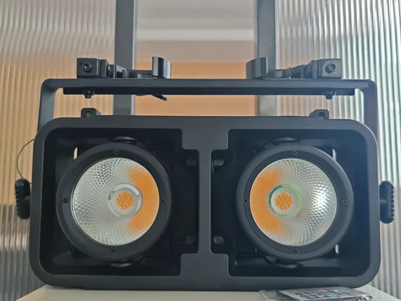 STAGELighting 2x300 IP65 MOVE BLINDER