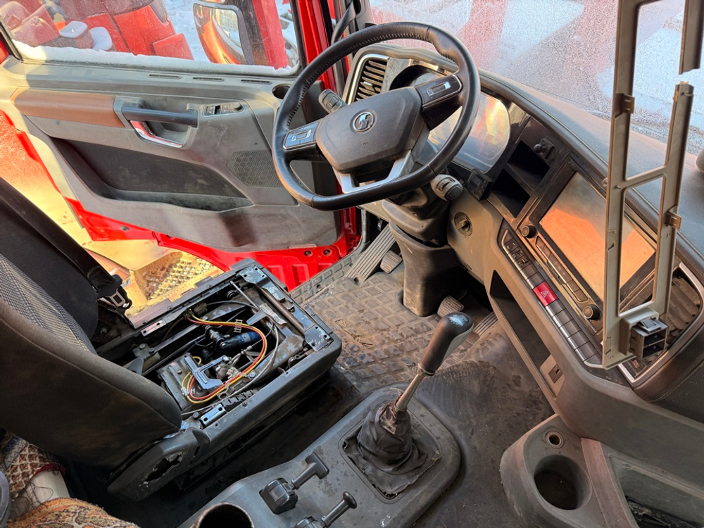 Shacman (Shaanxi) SX* 6x6 Седельный тягач SX42586V385 (Дизельный, 11,6 л, 423 л.с., МТ)