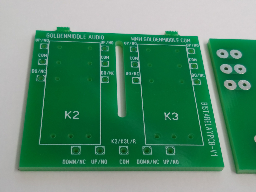 Печатная плата для двух поляризованных реле или реле формата 424