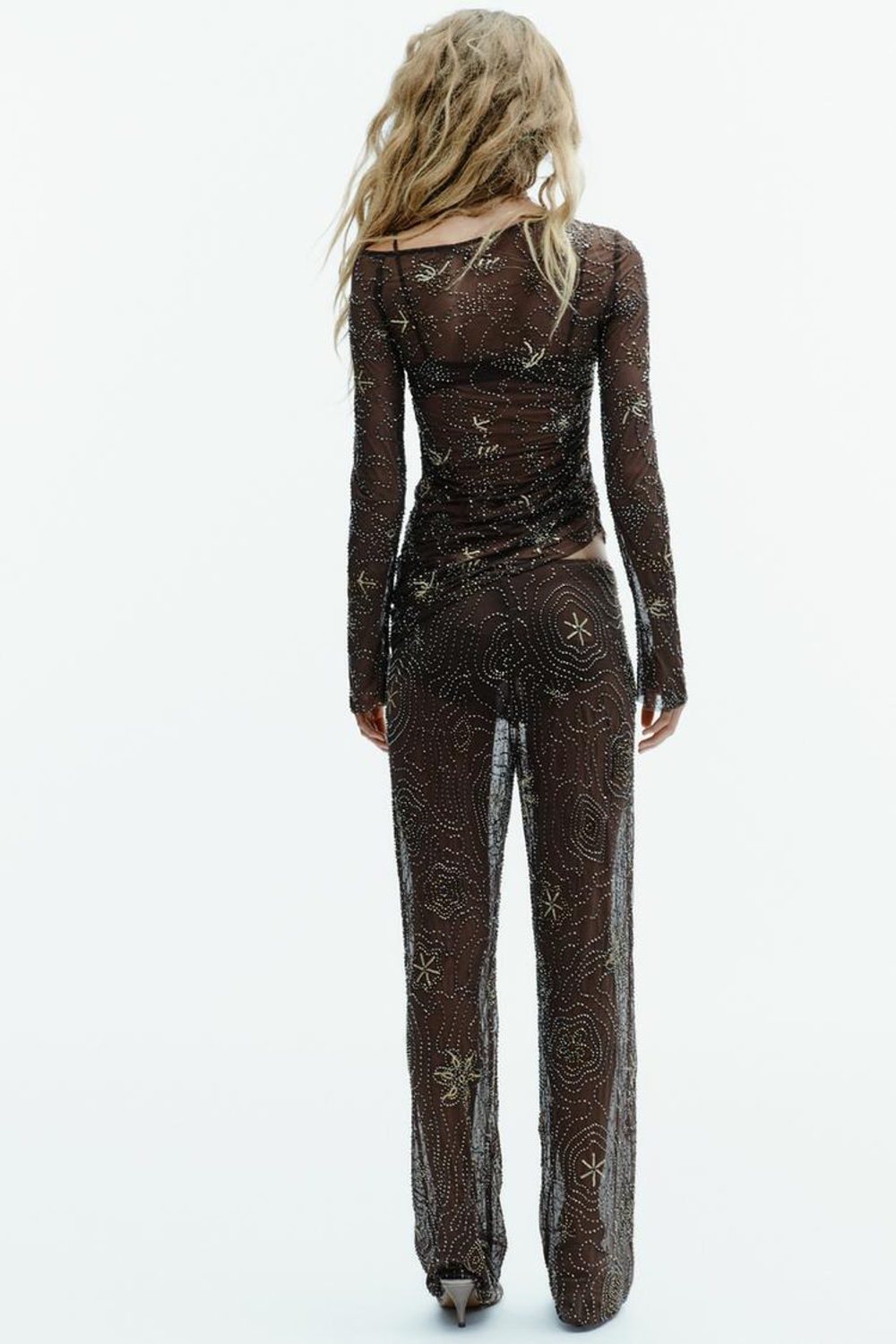 ZARA ТОП ИЗ ПОЛУПРОЗРАЧНОЙ ТКАНИ СО СБОРКАМИ И ВЫШИВКОЙ БИСЕРОМ, КОРИЧНЕВЫЙ