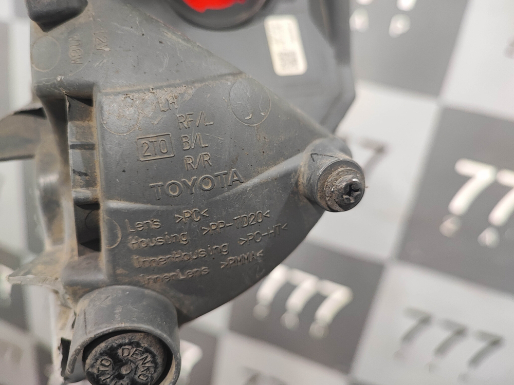 ПТФ задний левый Toyota RAV4 IV (XA40) 15-19 Б/У Оригинал 8149042060