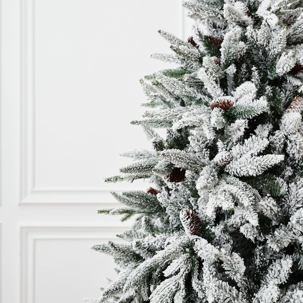 Заснеженная елка с шишками «ile Grande» (Литая+пвх) 240 см / 2,4 м