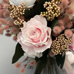 «Розовое счастье» - букет из стабилизированных цветов.