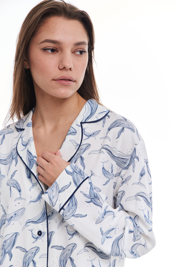 Блуза из вискозы с кантом и китами