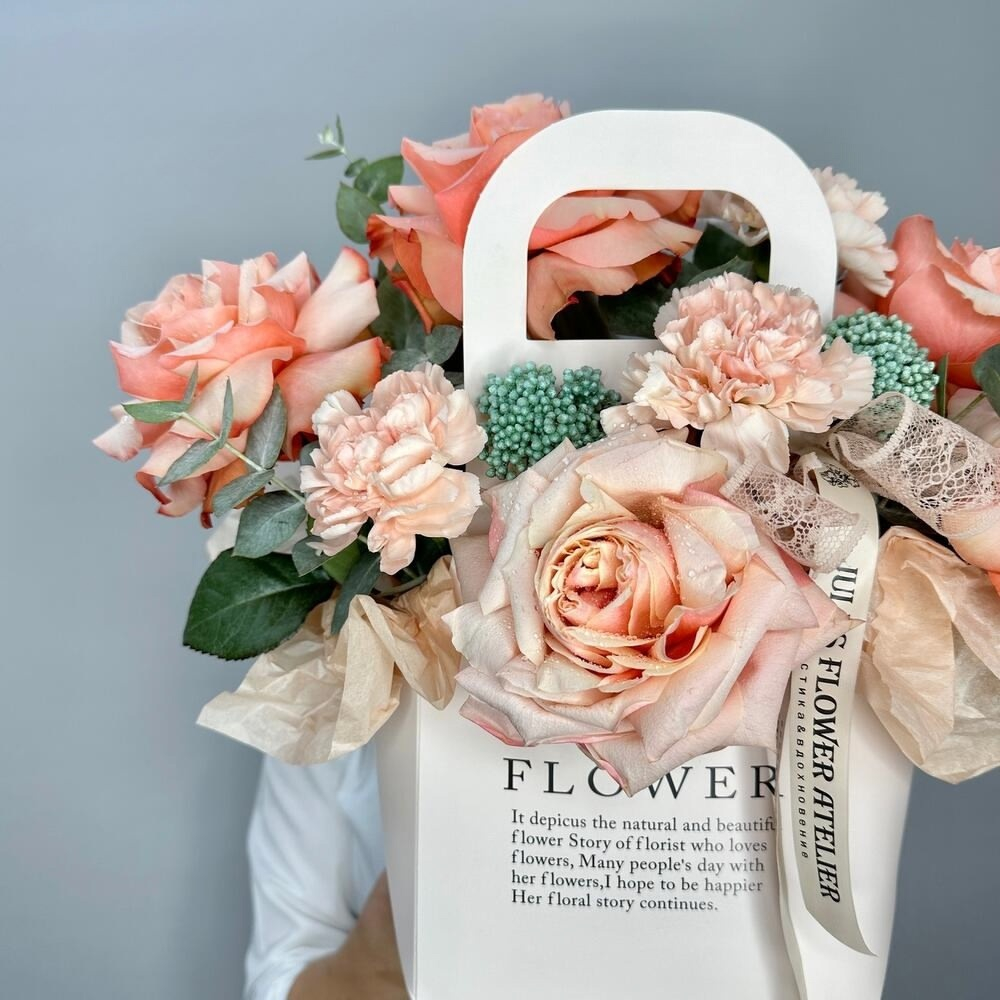 « Персиковый шейк» Цветы в коробке